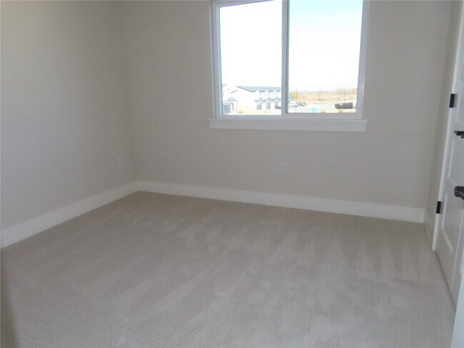 Building Photo - 1881 Lapis Ave