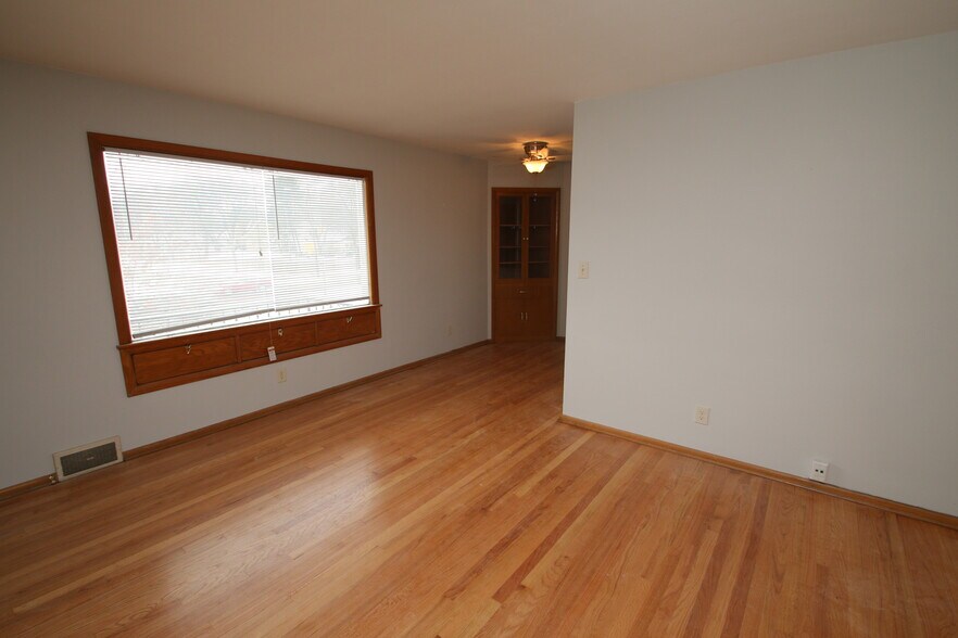 Building Photo - 11320 W North Ave