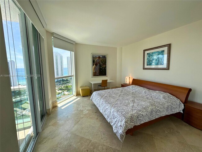 Building Photo - 16500 Collins Ave