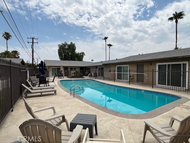 Building Photo - 686 E Cottonwood Rd