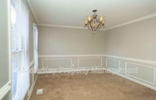 Building Photo - 1109 Balmoral Dr