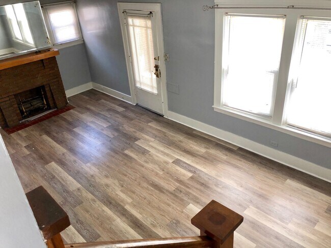 Building Photo - Beautiful 2 Bedroom/2 Bath South End Home ...