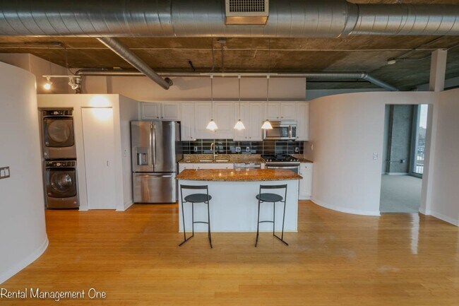 Building Photo - Downtown ROYAL OAK LIVING - 2 bed/2 bath - A CORNER WITH A VIEW!