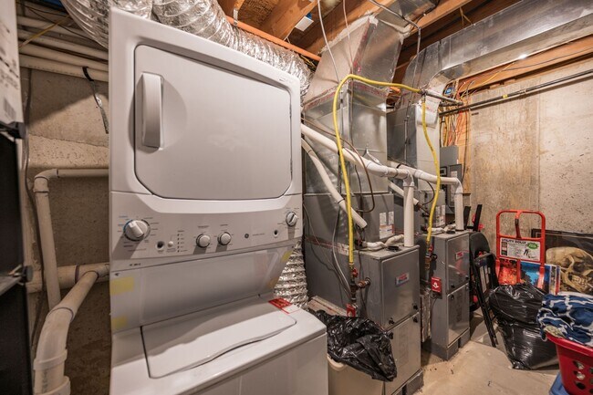 Building Photo - Modern Olde Kensington Home