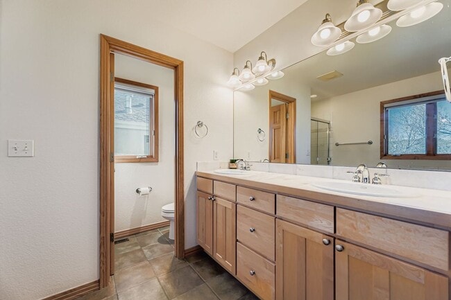 Building Photo - 932 Poplar Pl