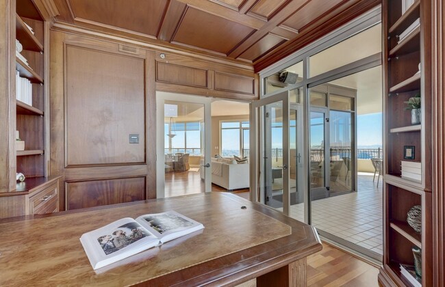 Building Photo - 700 W Harbor Dr