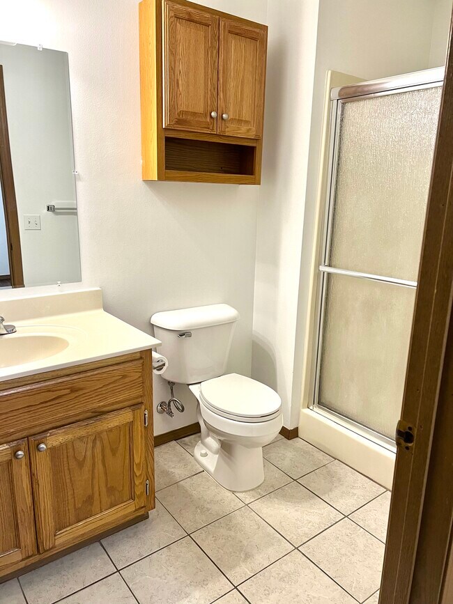 Master Bath - 1403 SE O St