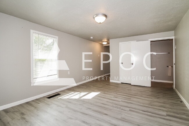 Building Photo - 704 Tiffin Ave