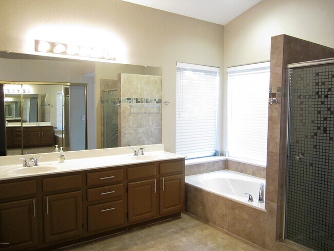 Building Photo - 11880 E Appaloosa Pl