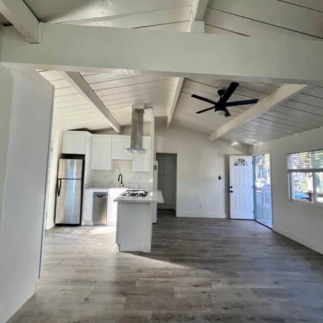 Primary Photo - 4330 Kendall St