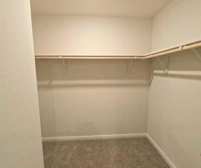 Building Photo - 424 NEW ALBANY Ln