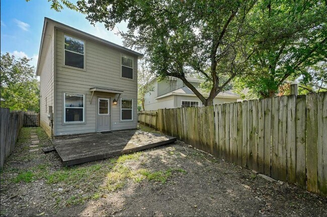 Building Photo - 1531 Parkfield Cir
