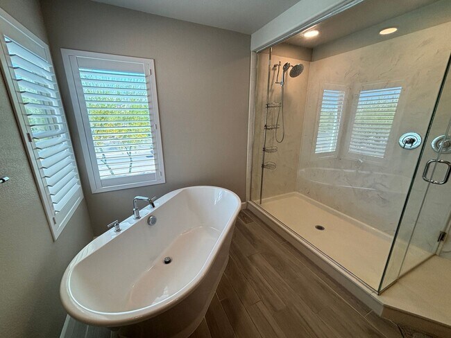 Building Photo - Contemporary 4Bed/3Bath/3 Car/+ Loft -residence located in the Silverado Ranch area