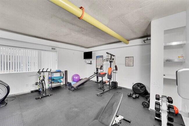 Building Photo - 1401 S Ocean Dr