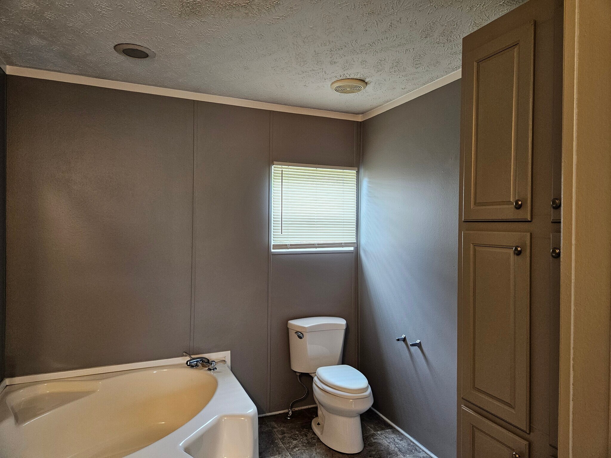 Building Photo - 94 Lynnwood Cir