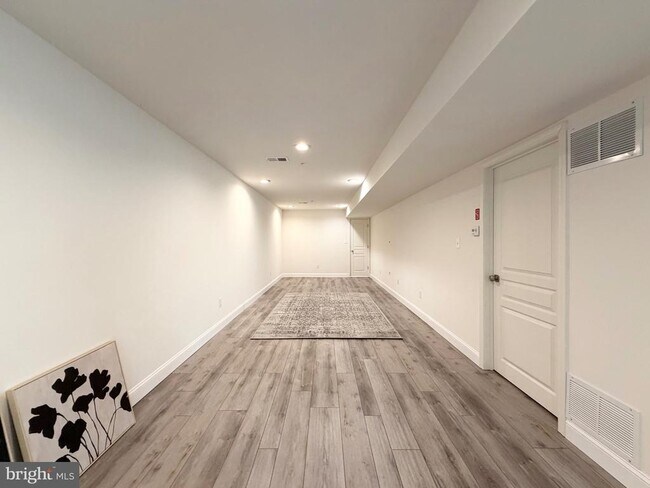 Building Photo - 308 Roarks Trail