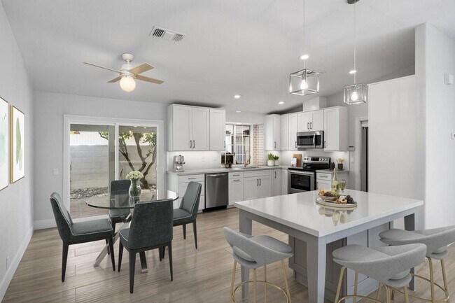 Building Photo - 54140 Avenida Mendoza