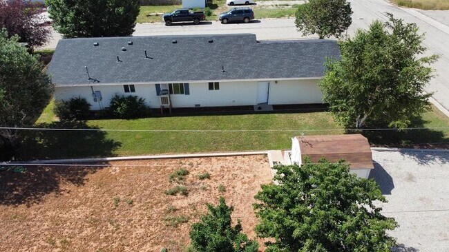 Building Photo - 465 Meadowlark Ln