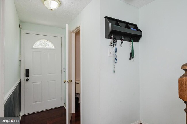 Building Photo - 3760 Bonnybridge Pl