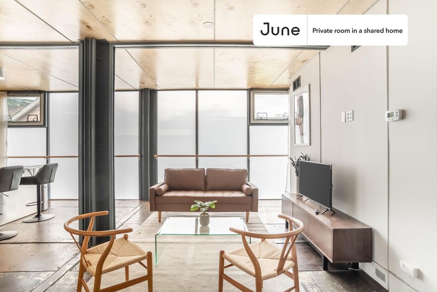 Building Photo - Room in Shared 6 bed/6 bath home