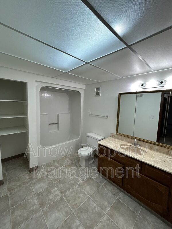 Building Photo - 203 E Arbor Ave