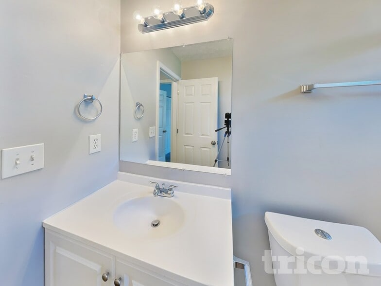 Building Photo - 175 Meadowridge Dr