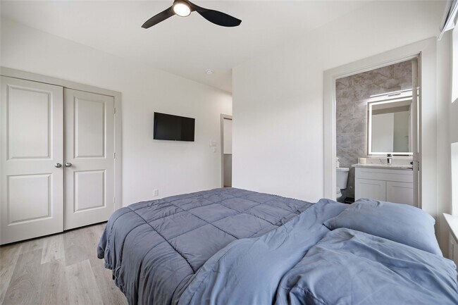 Building Photo - 1907 Hailey St