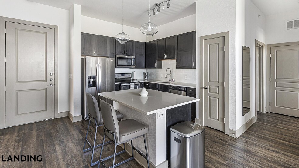 Building Photo - 5005 Galleria Dr