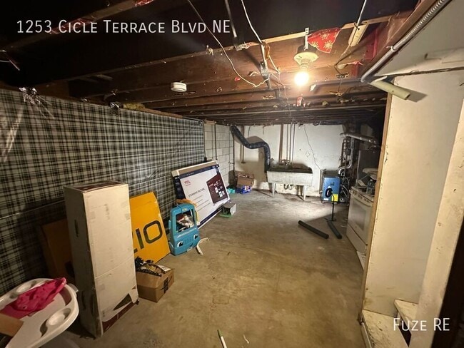 Building Photo - 1253 Circle Terrace Blvd NE