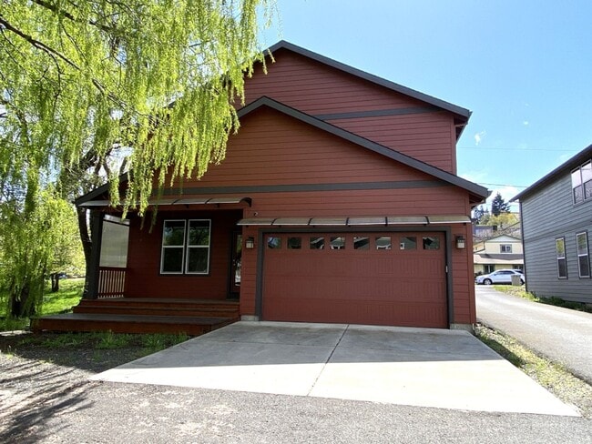 Building Photo - 1328 Wasco St