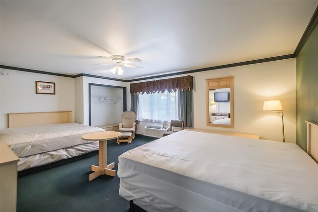 Building Photo - 1025 Swanson St