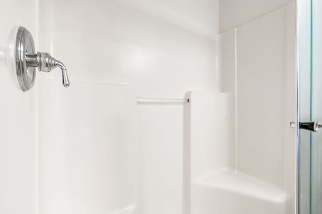 Building Photo - Beautiful Townhome in the Highly Desirable Oak Hills community!