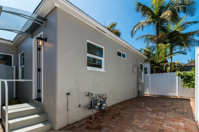 Building Photo - 7317 La Jolla Blvd