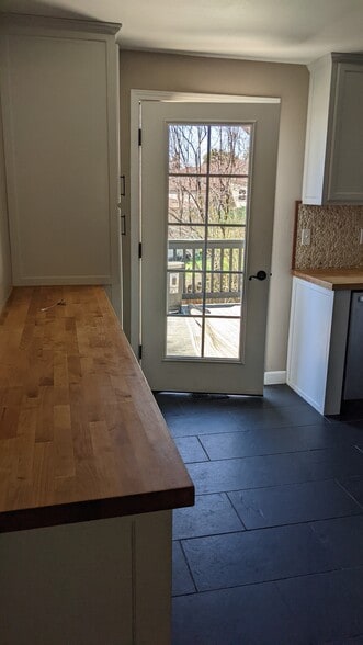 Building Photo - 1812 Tiffany St