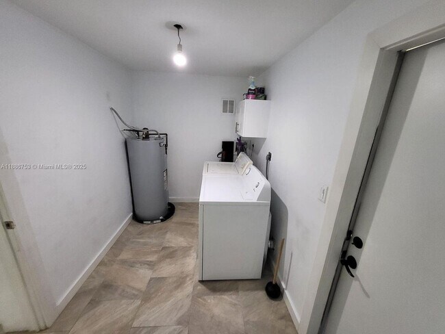 Building Photo - 8575 SW 125th St