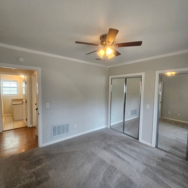 Building Photo - 307 N Bradley St