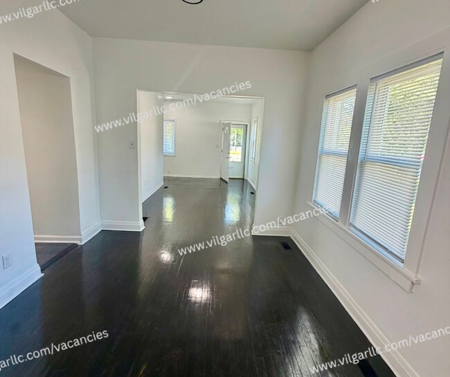 Building Photo - 2435 Diamond St
