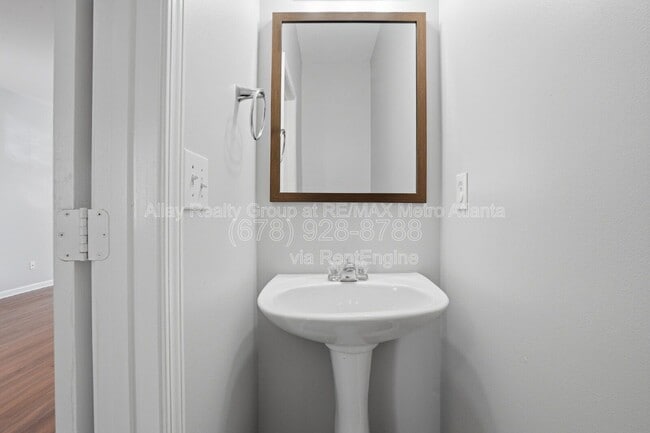 Building Photo - 648 Providence Pl SW