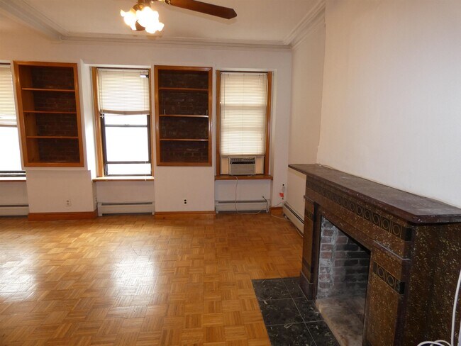 Building Photo - 936 Willow Ave