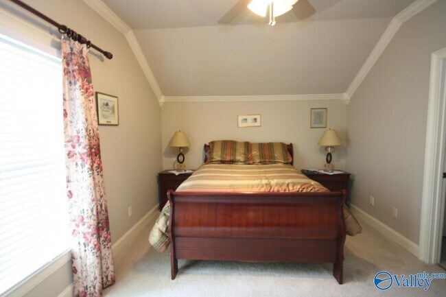 Building Photo - 27 Carriage Hill
