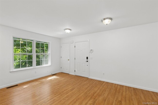 Building Photo - 415 1st St