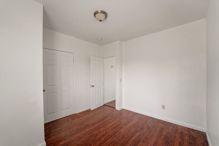 Building Photo - 402 Bissell Ave