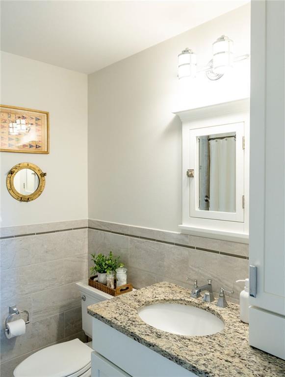 Building Photo - 11 N Hillview Dr