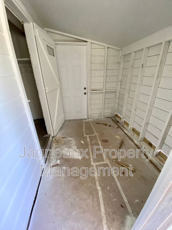 Building Photo - 3566 Monroe St