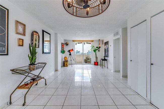 Building Photo - 9400 S Ocean Dr