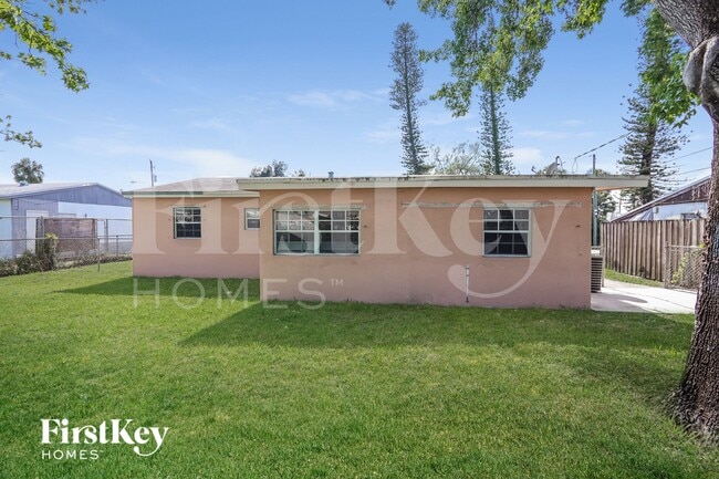 Building Photo - 1520 SW 68th Way