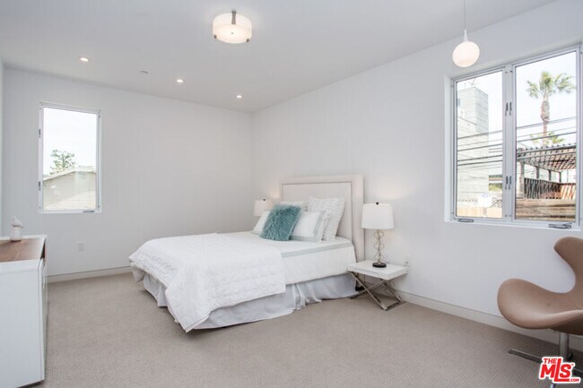 Building Photo - 1217 Cabrillo Ave