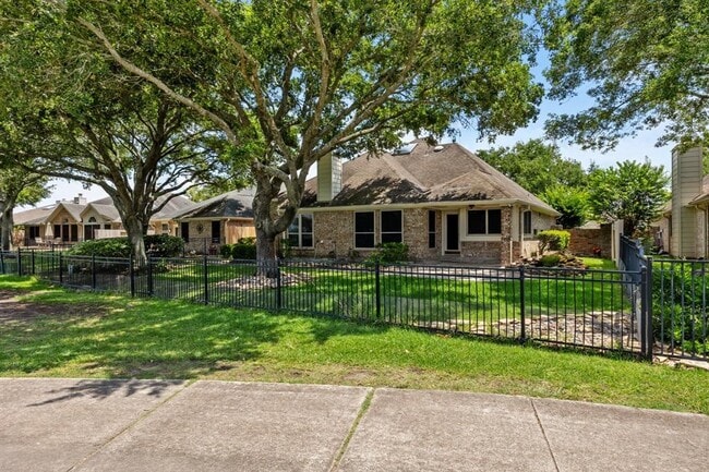 Building Photo - 2723 Shelby Dr
