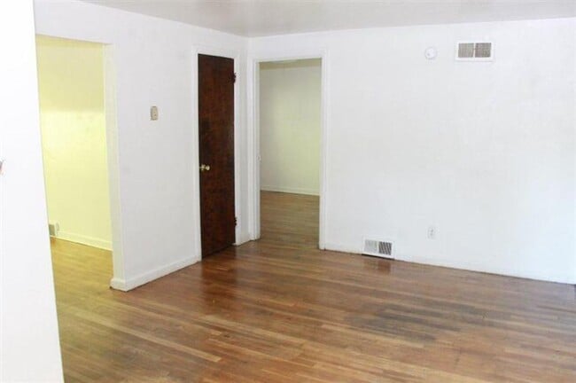 Building Photo - 1813 Brookline Ave