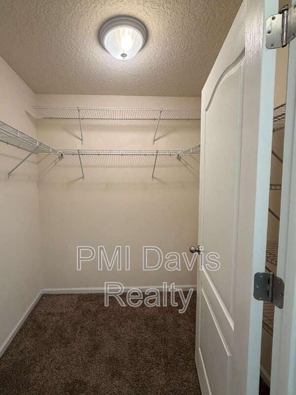 Building Photo - 2482 Beachview Dr